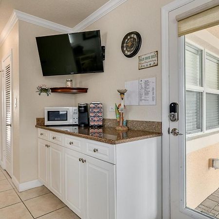Walkable To Restaurants And Steps To The Beach! - Coconut Villa'S Suite 10 St. Pete Beach Zewnętrze zdjęcie